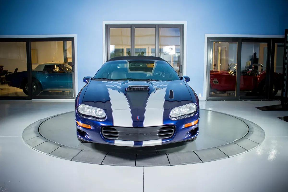 Vehicle photo 9