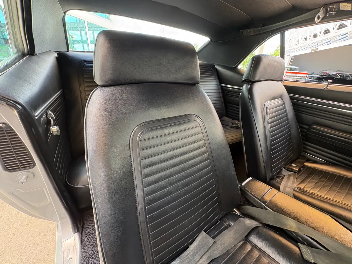 Vehicle photo 56