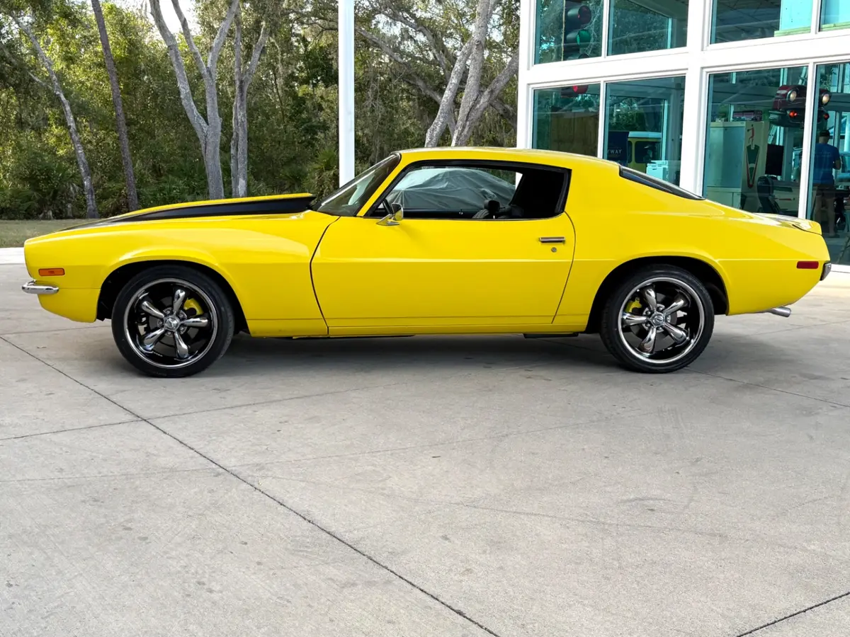 Vehicle photo 10