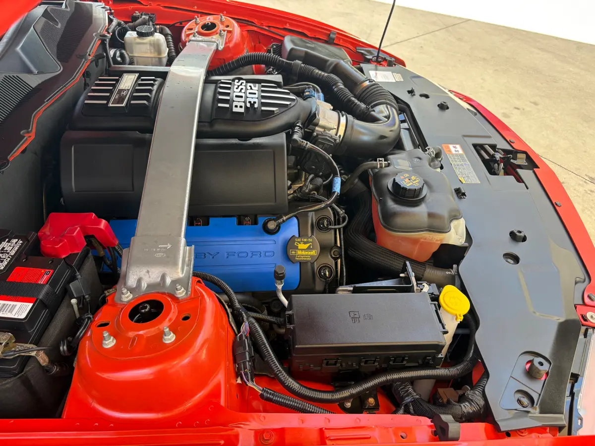 Vehicle photo 26