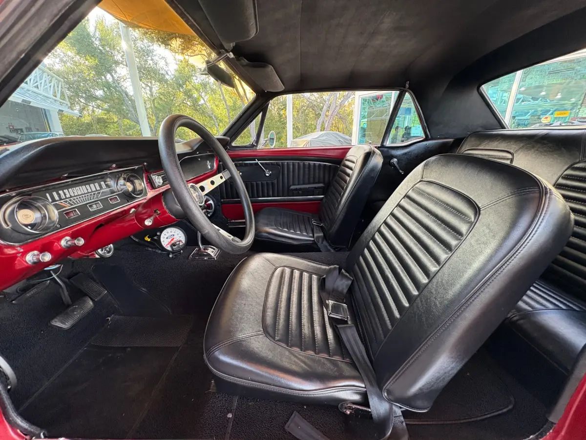 Vehicle photo 34