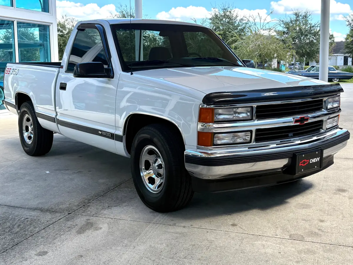 Vehicle photo 4