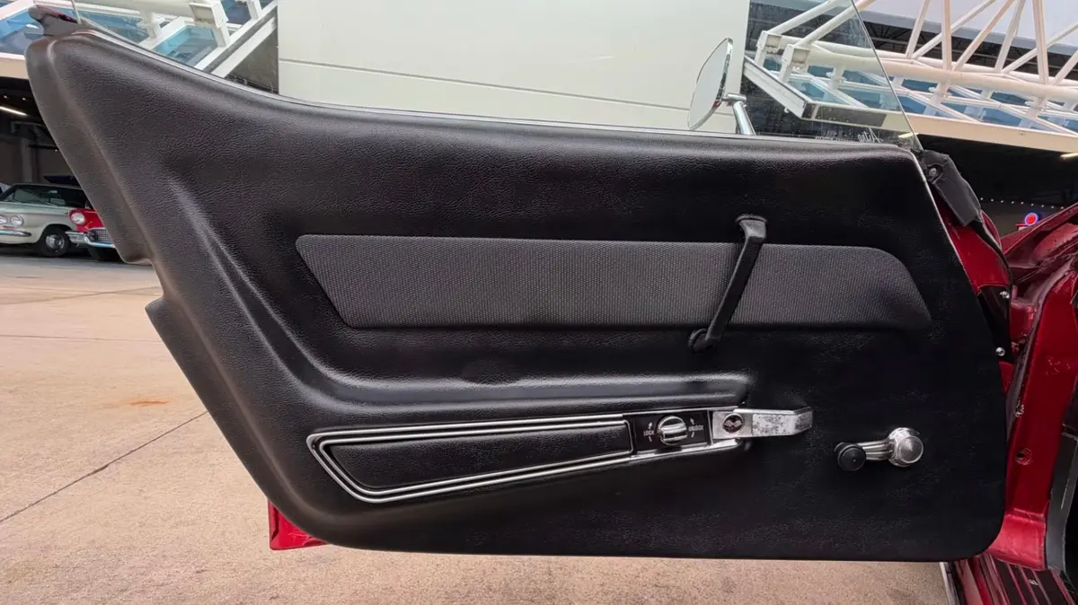 Vehicle photo 31