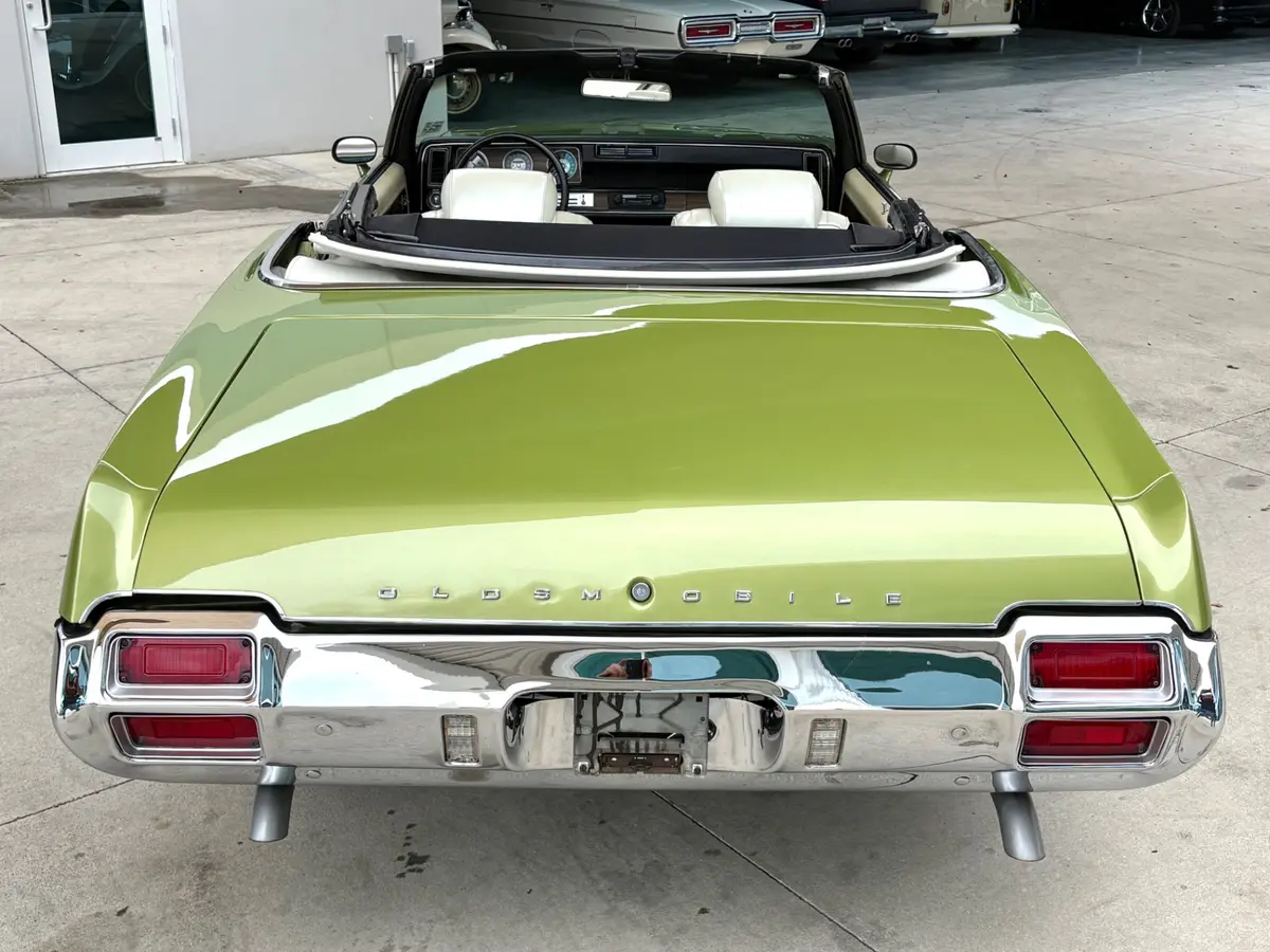 Vehicle photo 8
