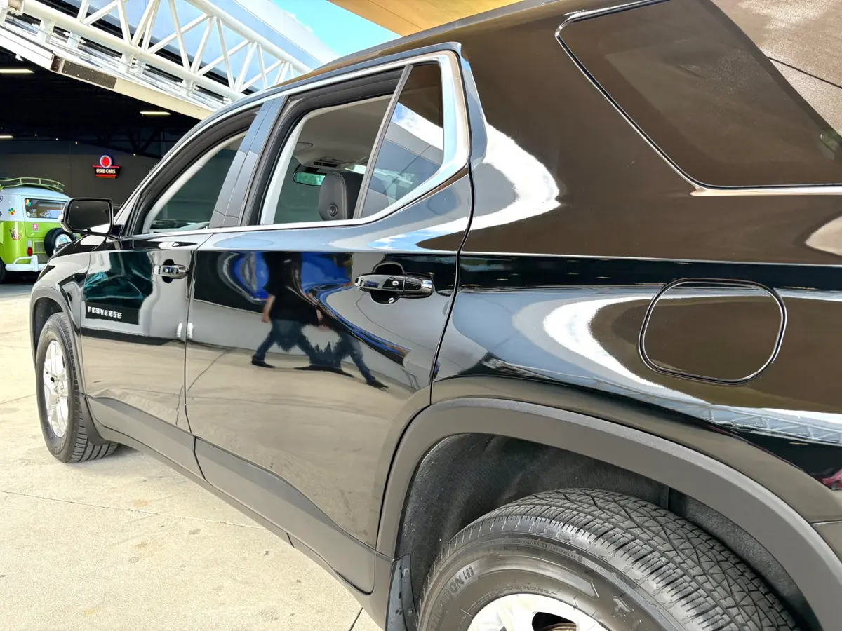 Vehicle photo 14