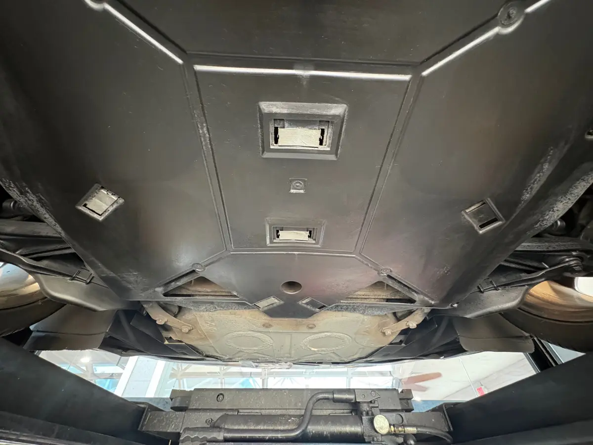 Vehicle photo 48