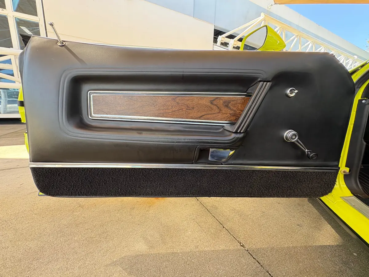 Vehicle photo 37