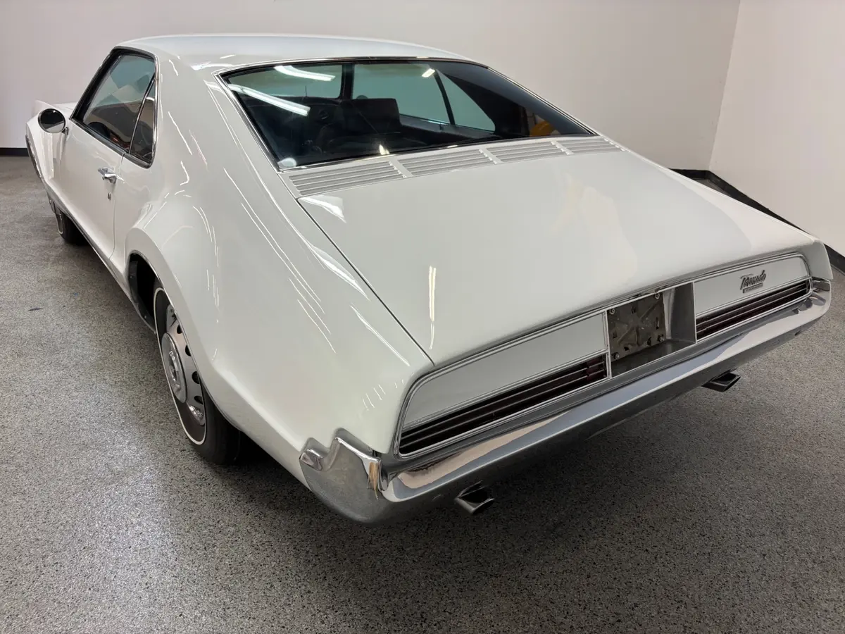Vehicle photo 5