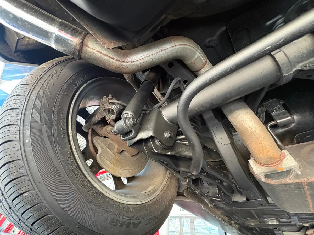 Vehicle photo 52