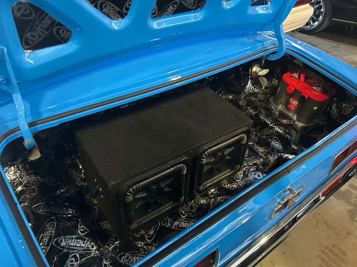 Vehicle photo 9