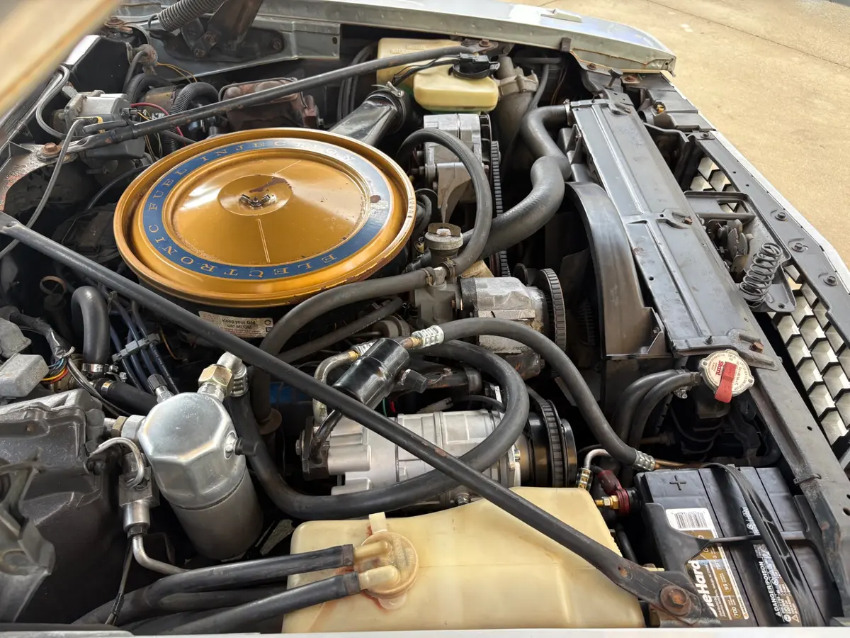 Vehicle photo 27
