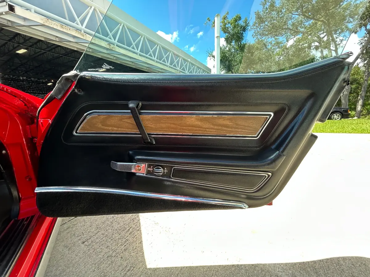 Vehicle photo 25