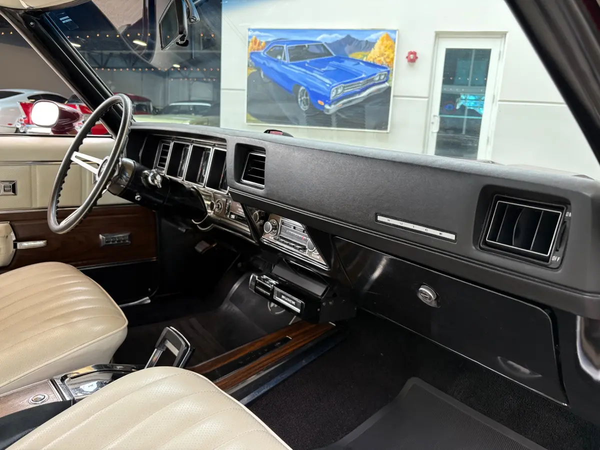 Vehicle photo 46