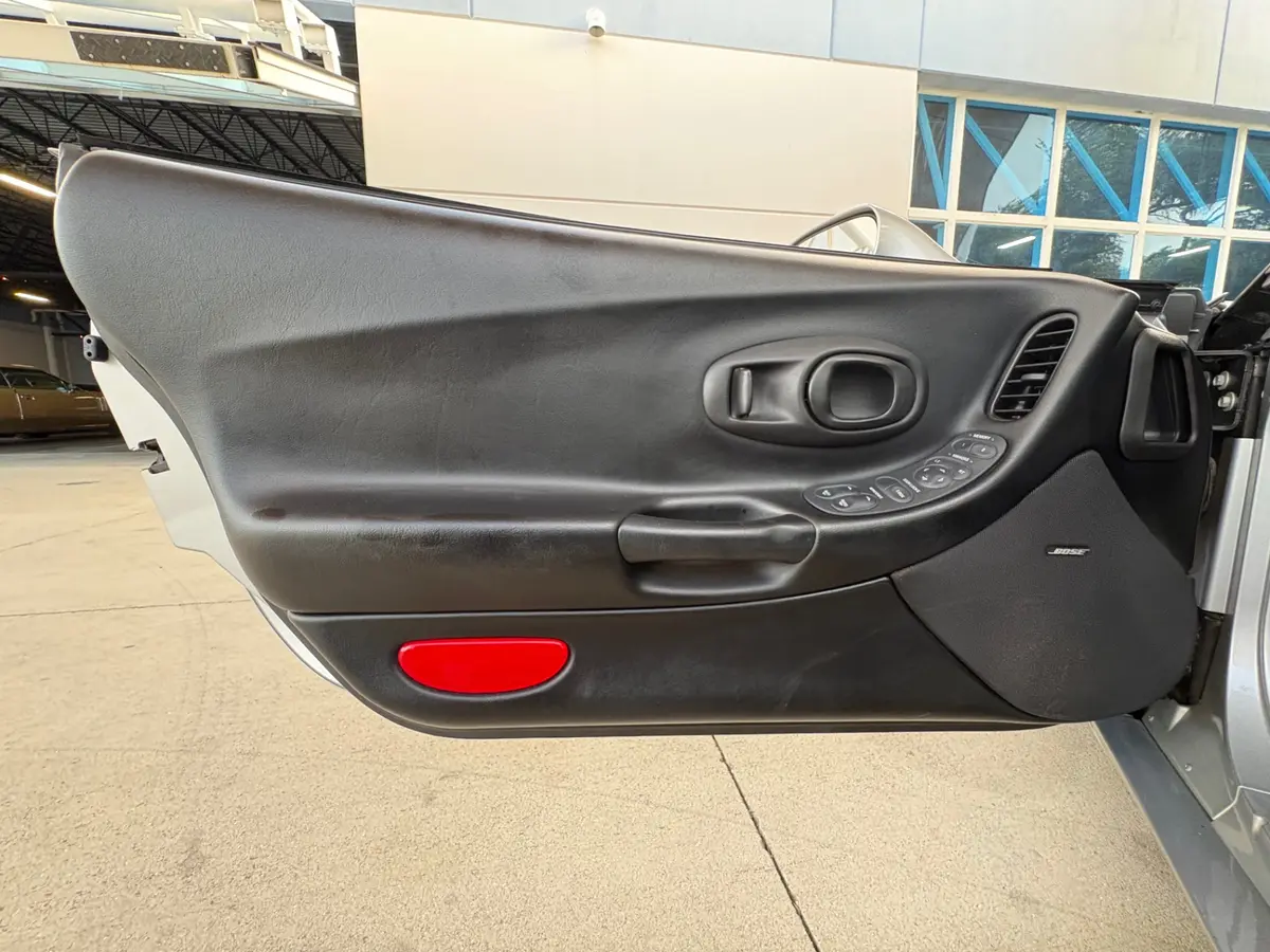 Vehicle photo 35