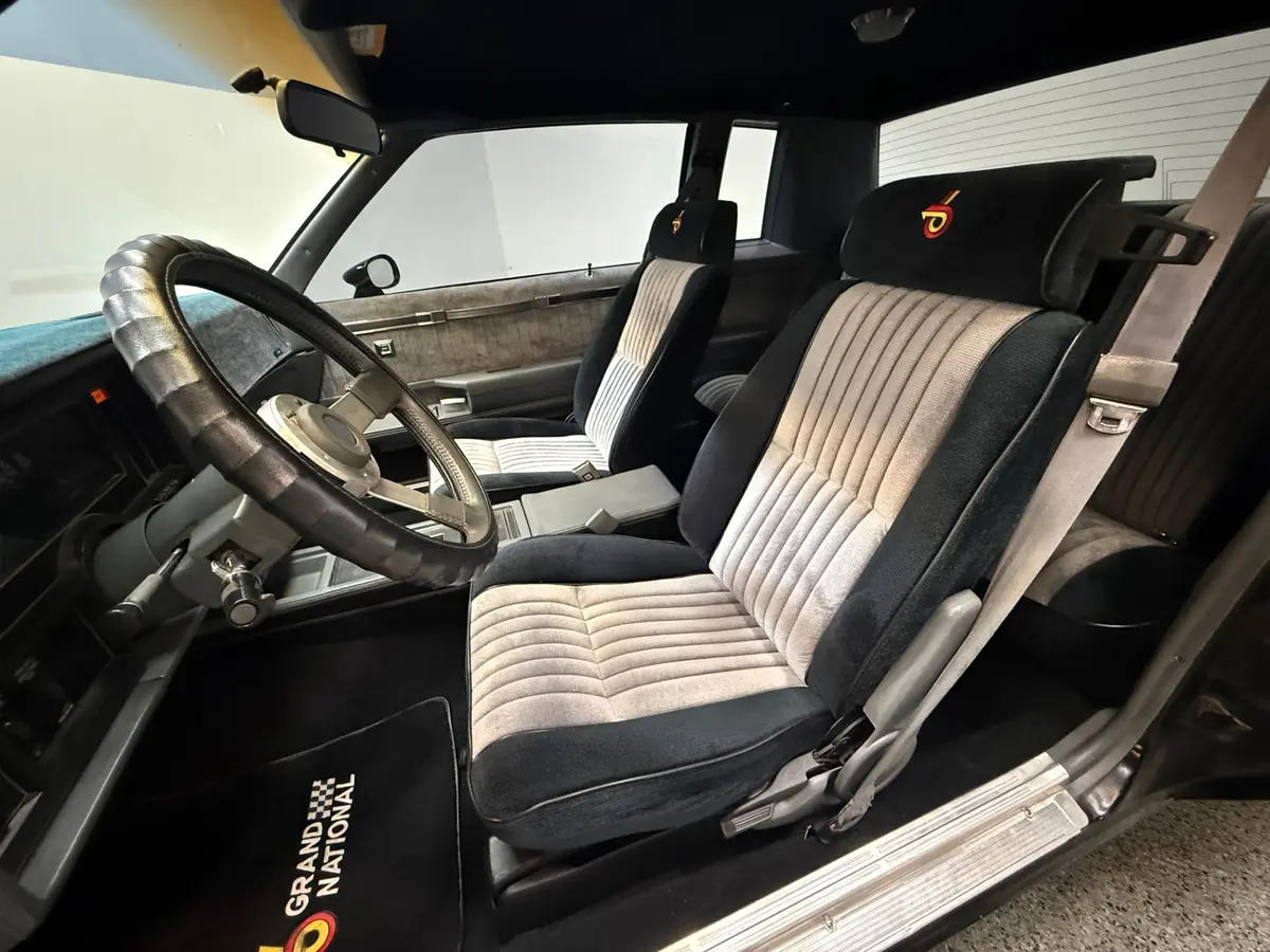 Vehicle photo 22