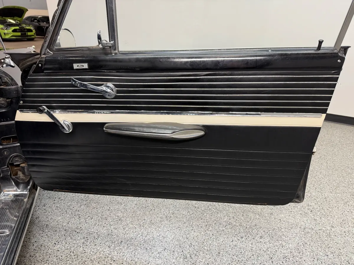 Vehicle photo 31