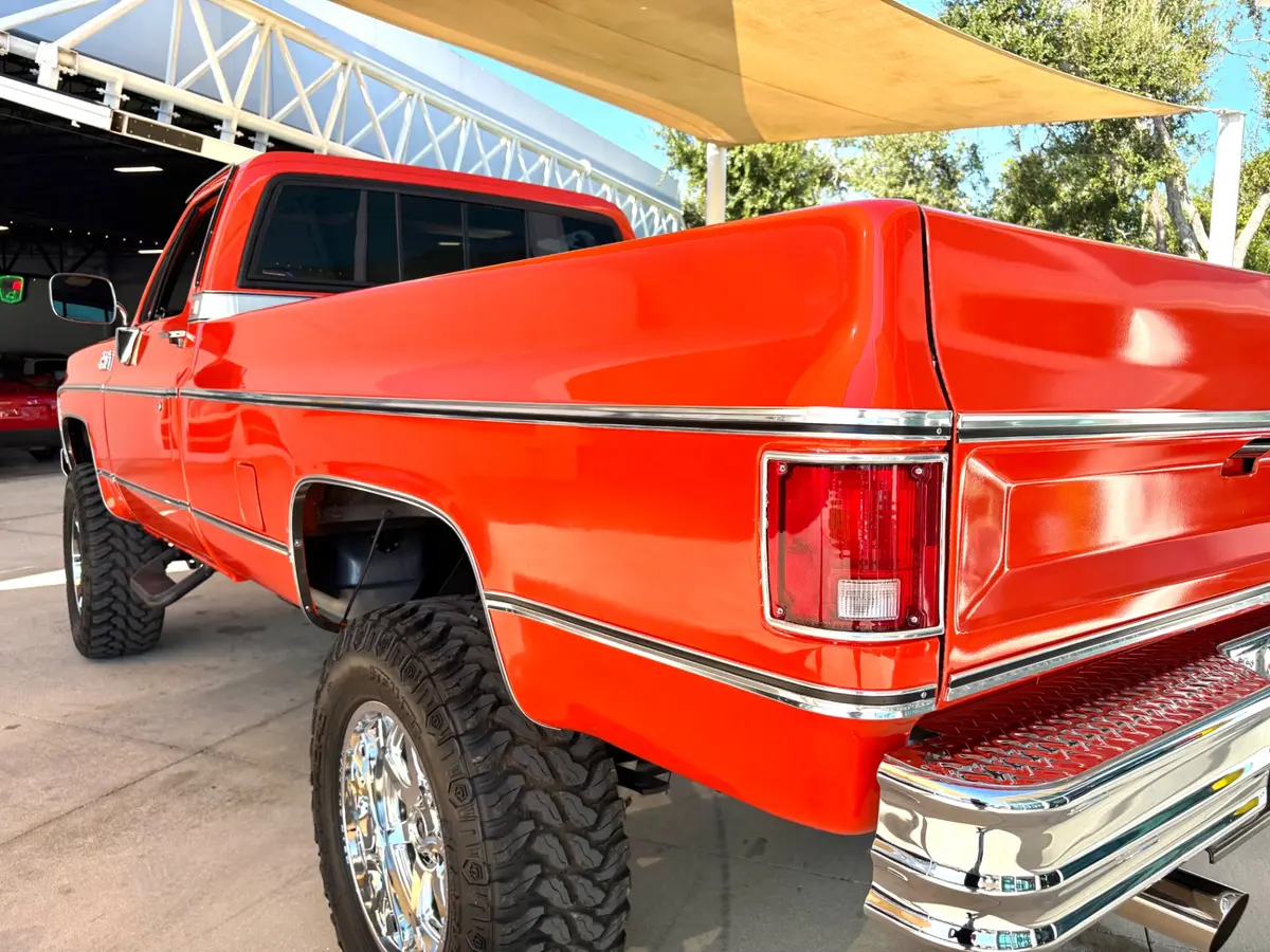 Vehicle photo 14