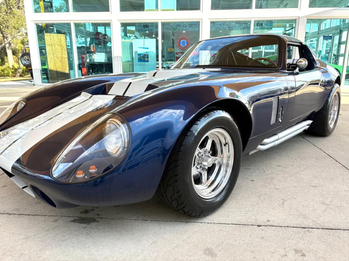 Vehicle photo 13