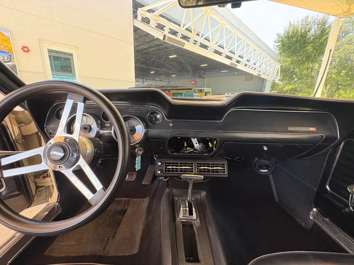 Vehicle photo 33