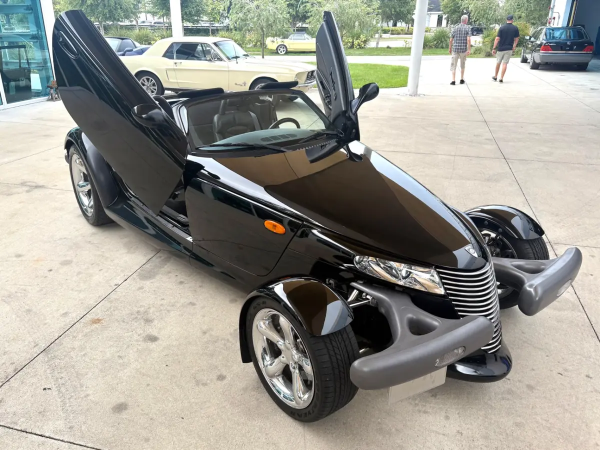 Vehicle photo 21