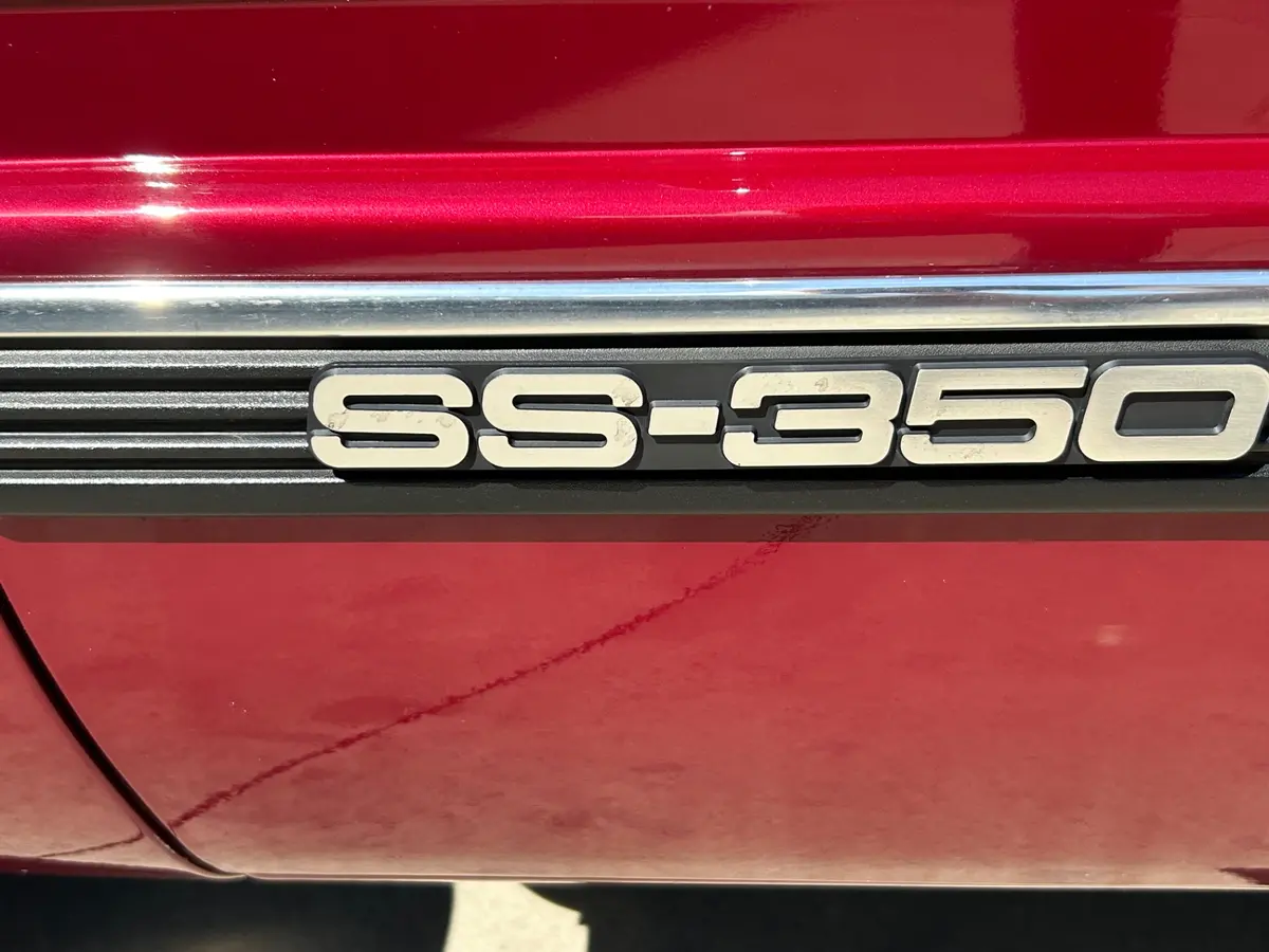 Vehicle photo 12
