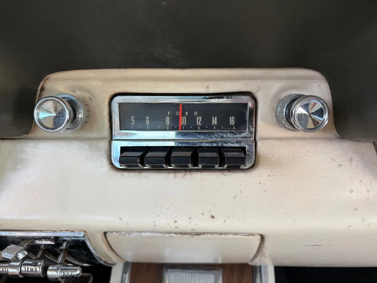 Vehicle photo 40