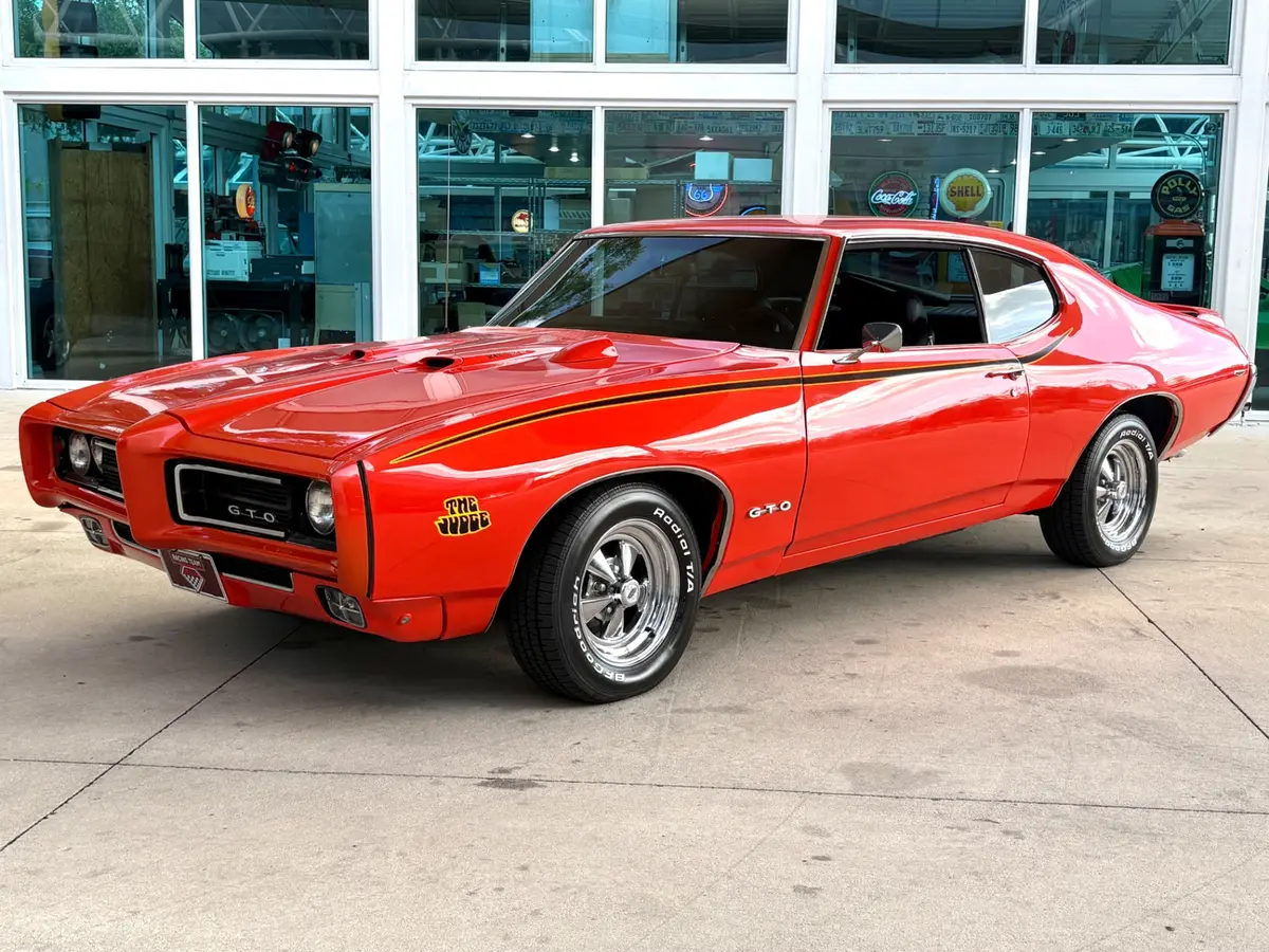 Vehicle photo 12