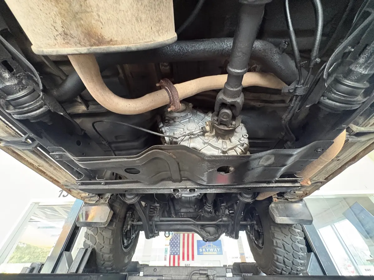 Vehicle photo 48