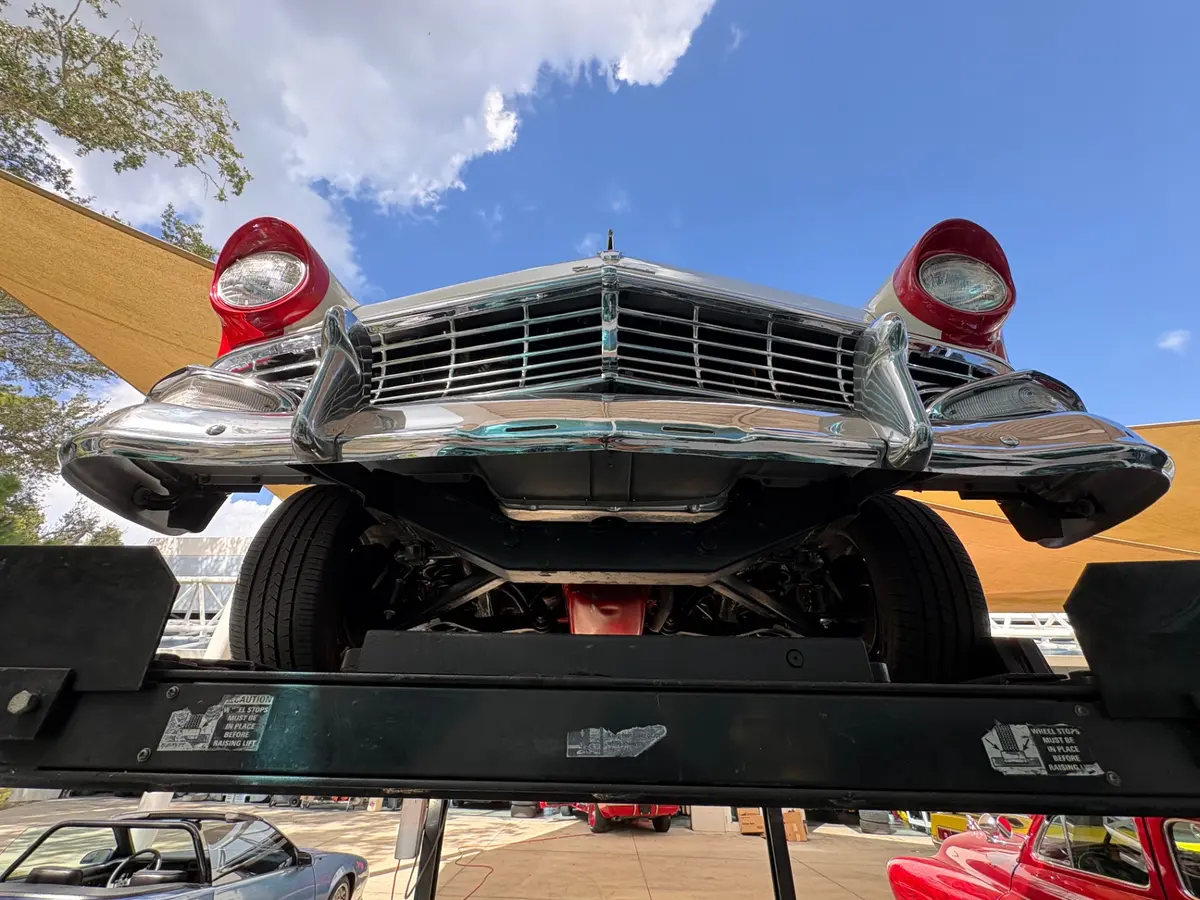 Vehicle photo 52