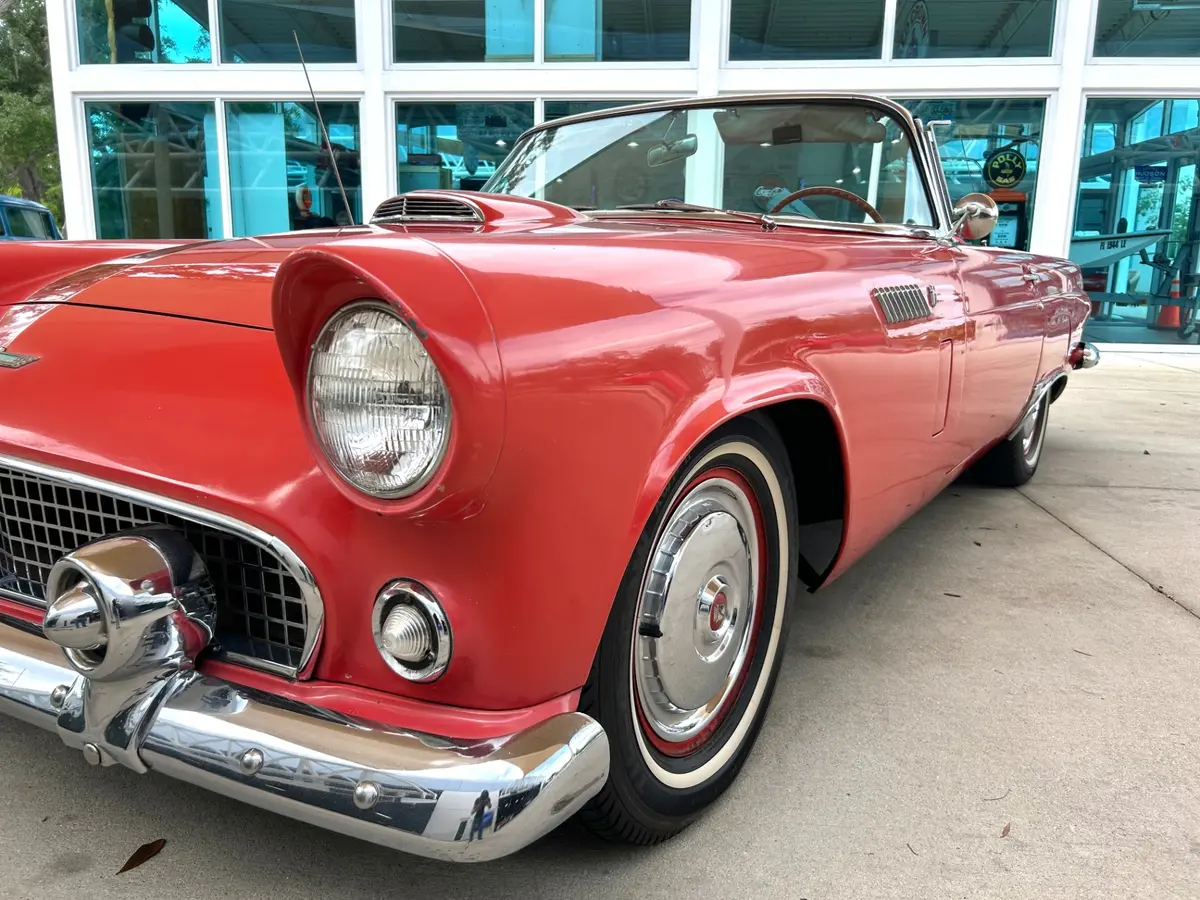 Vehicle photo 10