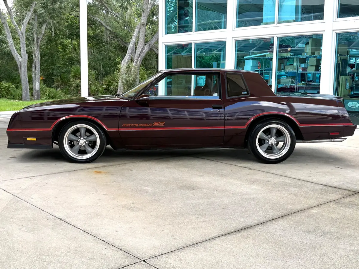 Vehicle photo 10