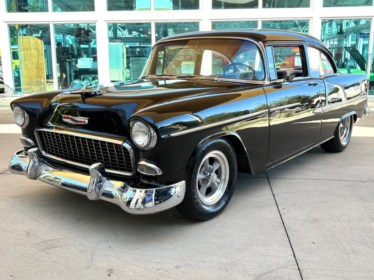 Vehicle photo 11