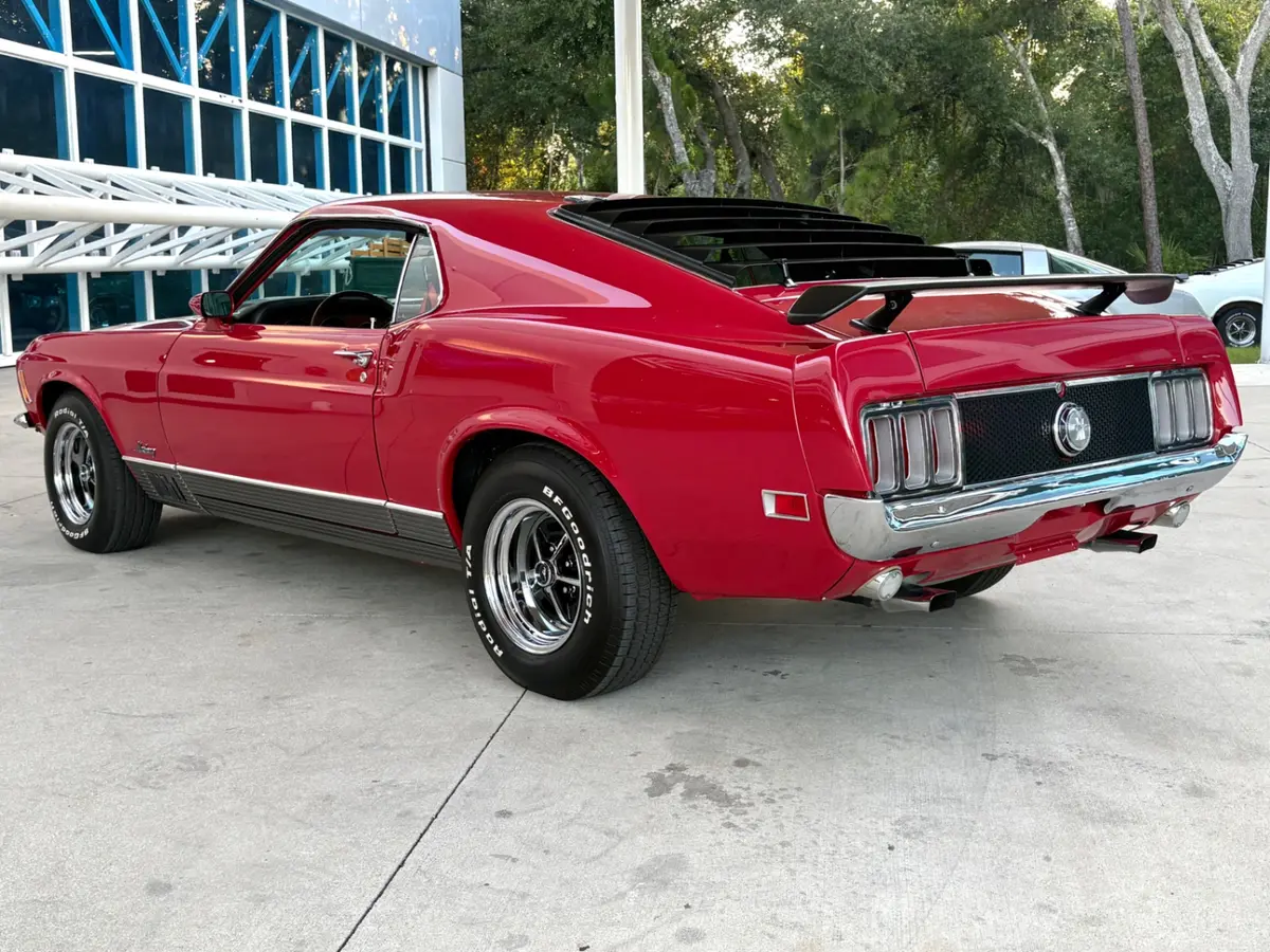 Vehicle photo 9