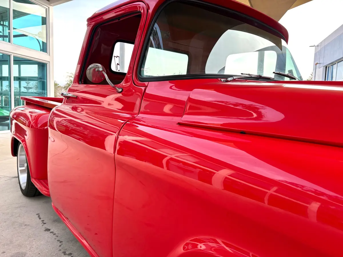 Vehicle photo 18