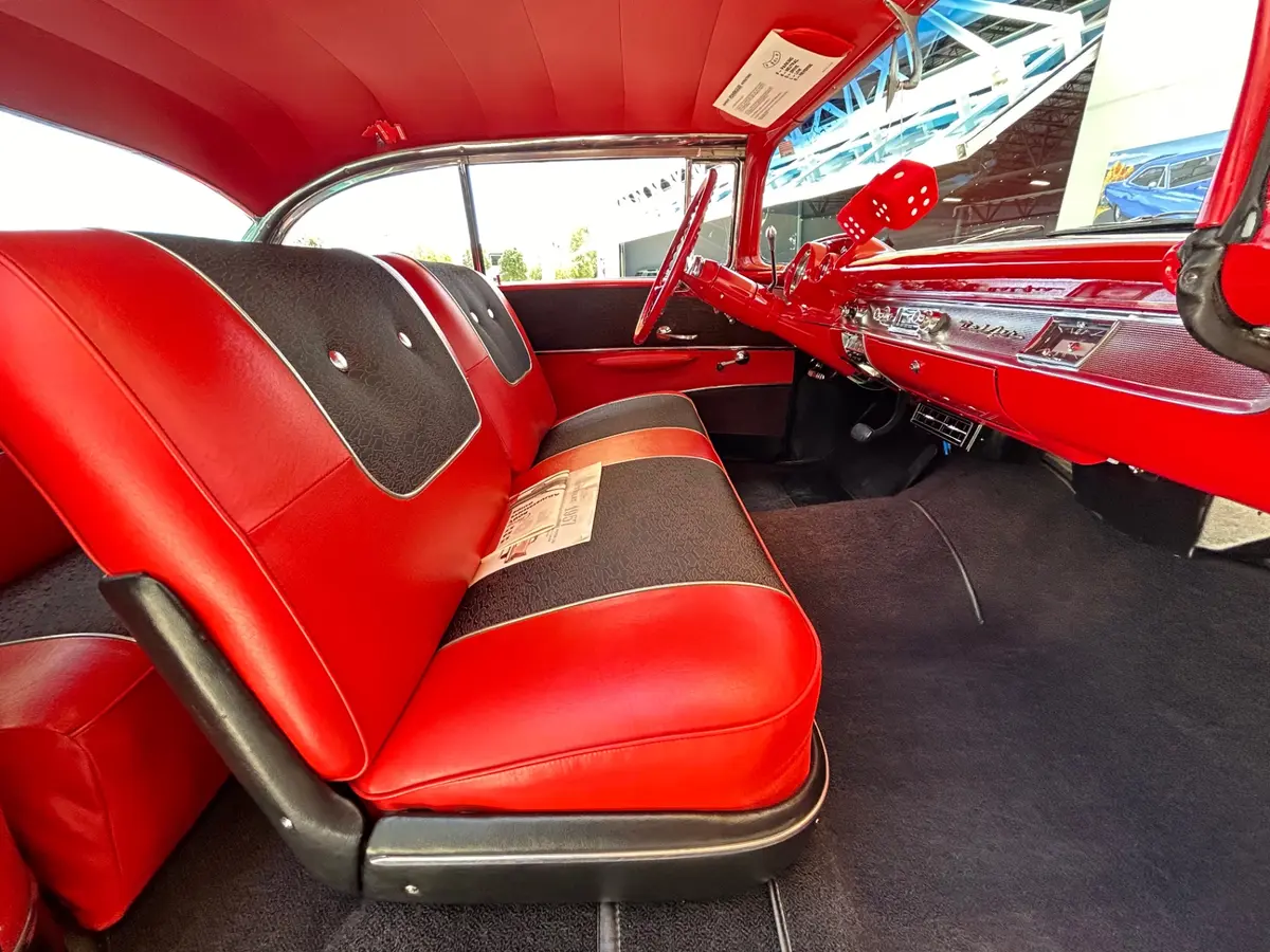 Vehicle photo 26