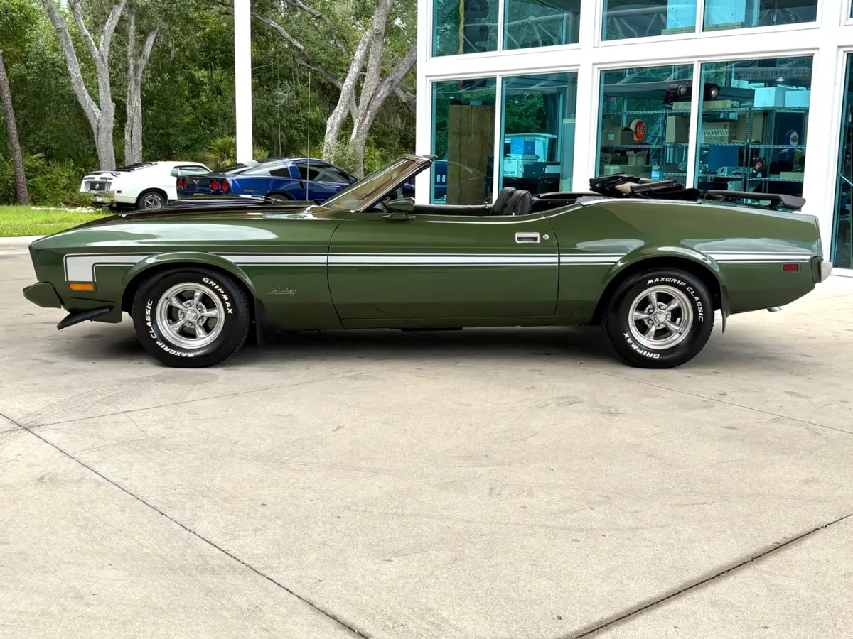 Vehicle photo 10