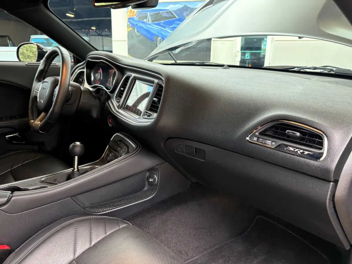 Vehicle photo 38