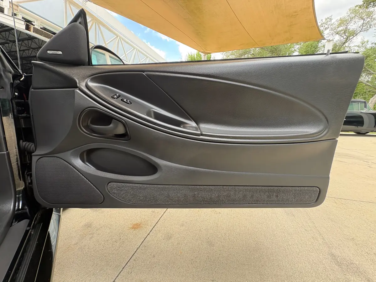 Vehicle photo 37