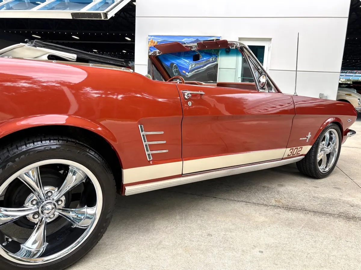Vehicle photo 17