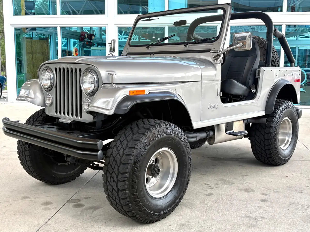 Vehicle photo 11