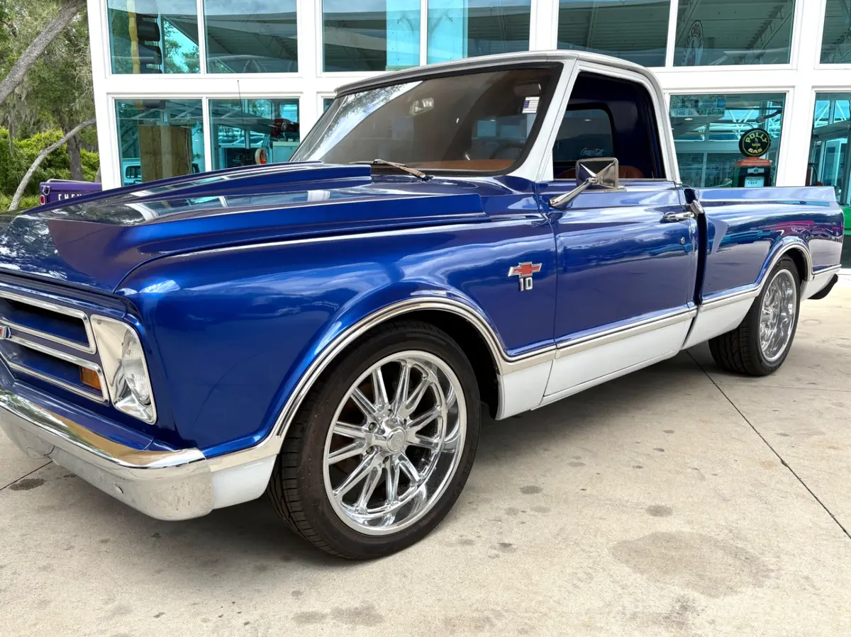 Vehicle photo 12