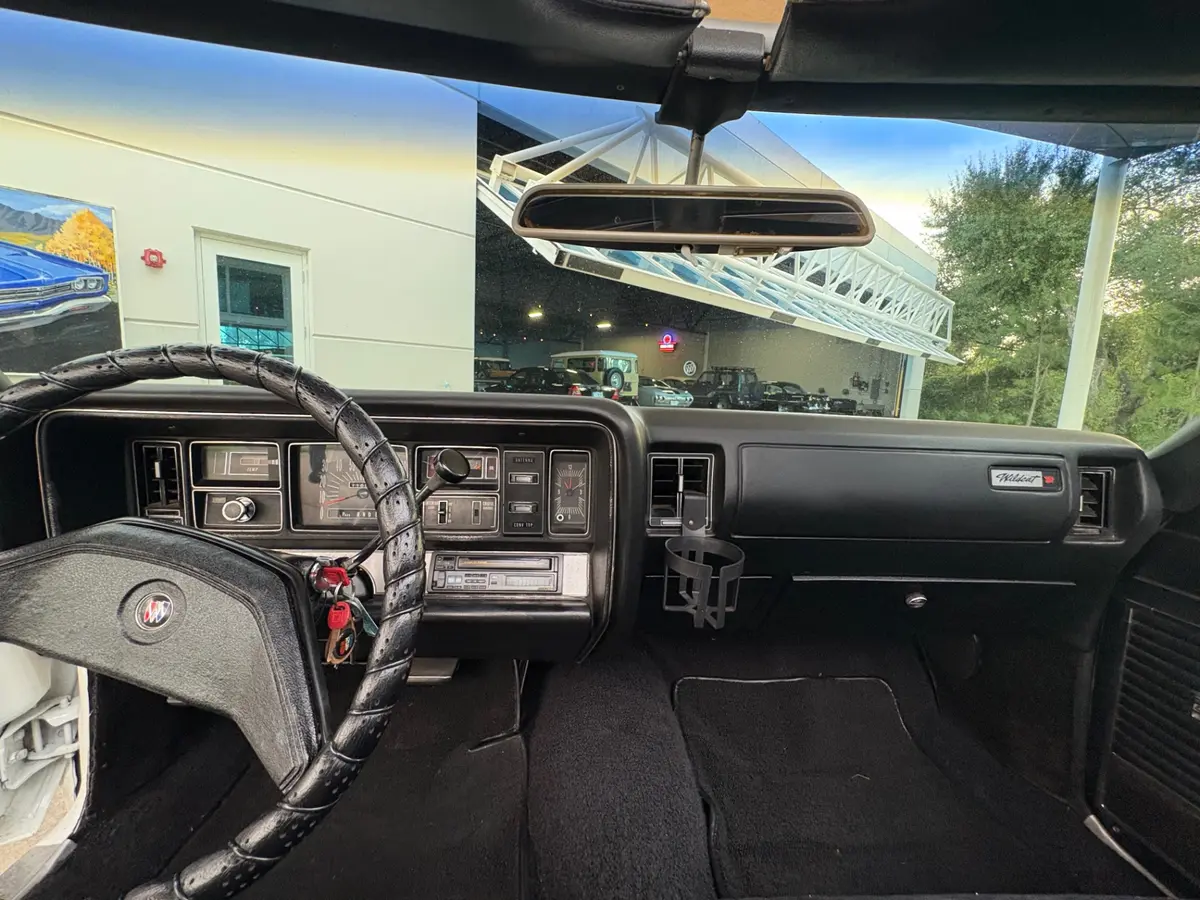 Vehicle photo 38