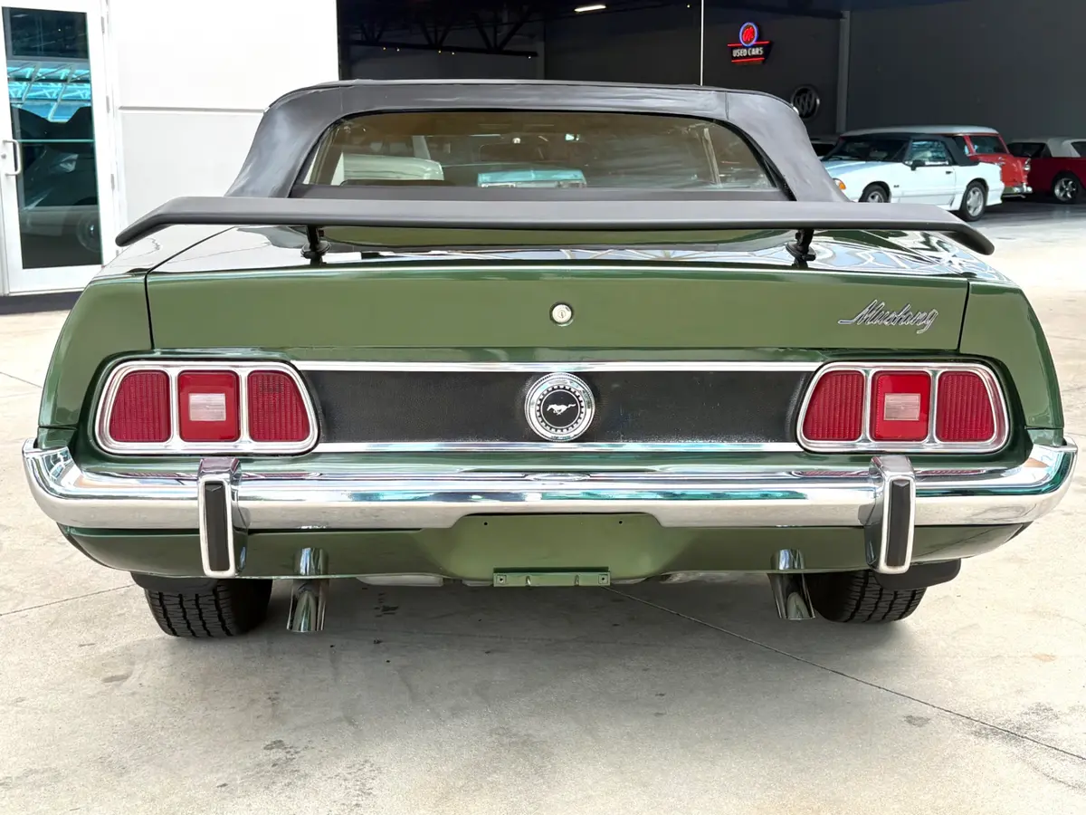 Vehicle photo 23