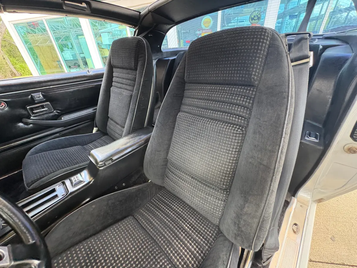 Vehicle photo 36