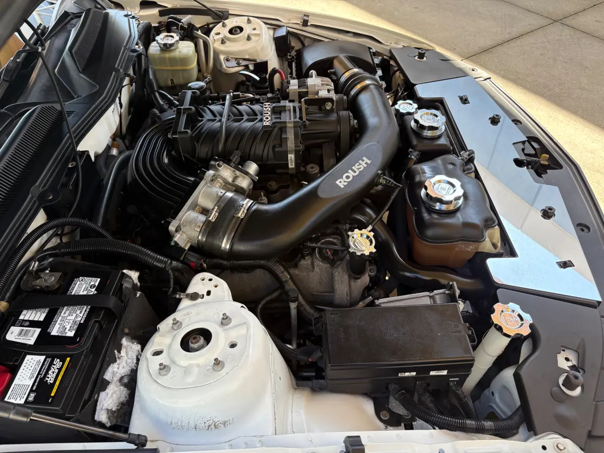 Vehicle photo 26