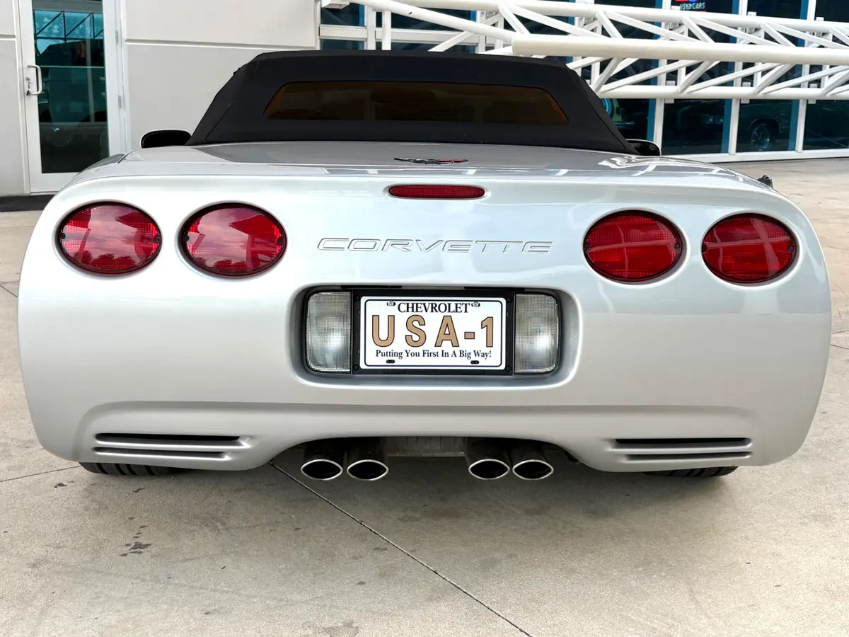 Vehicle photo 24