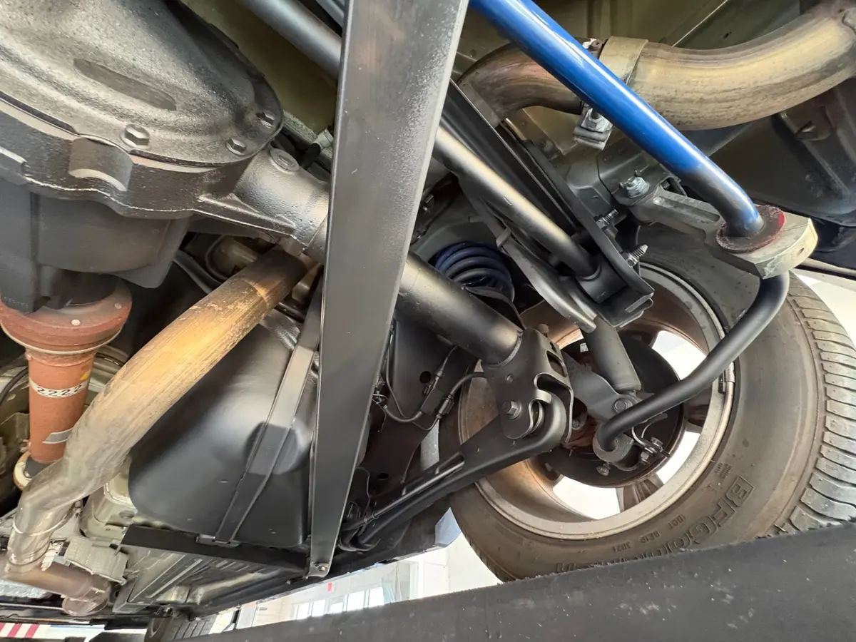 Vehicle photo 54