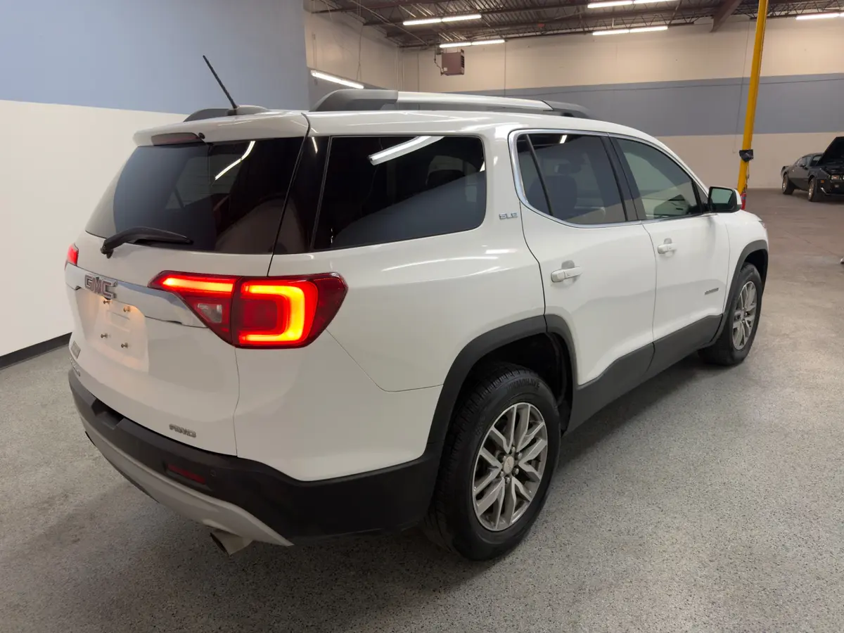 Vehicle photo 6