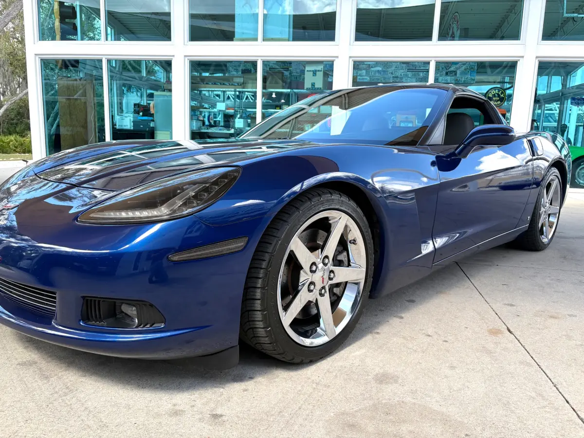 Vehicle photo 13