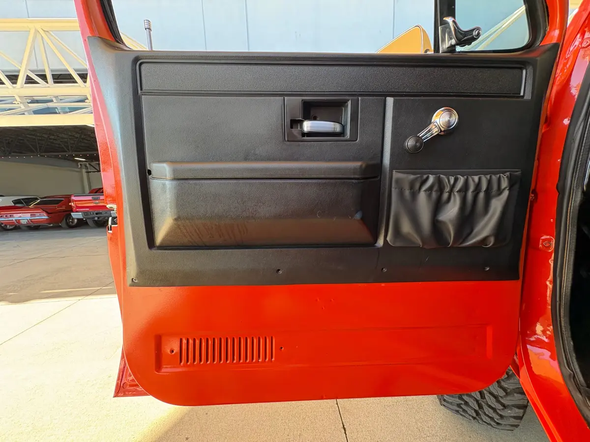 Vehicle photo 36